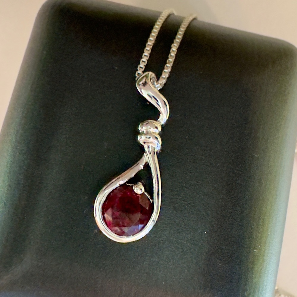 Vintage Unique Garnet Sterling Silver 925 Pendant with 14K gold Rhodium Finish - Picture 10 of 10